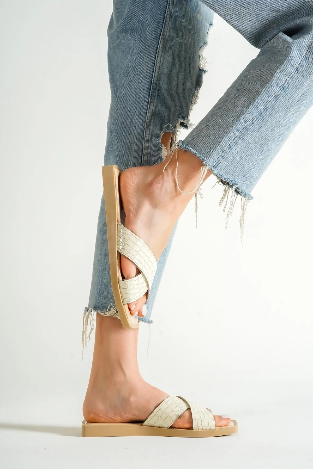 Capone Outfitters  Capone Cross Transparente Riemenpantoffeln