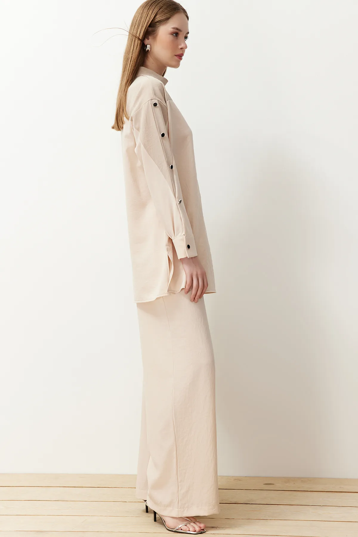 Trendyol Modest  Gewebtes Aerobin-Unterteil mit Steinknopfdetails und Farbblockierung, oberes Set TCTSS24US00046