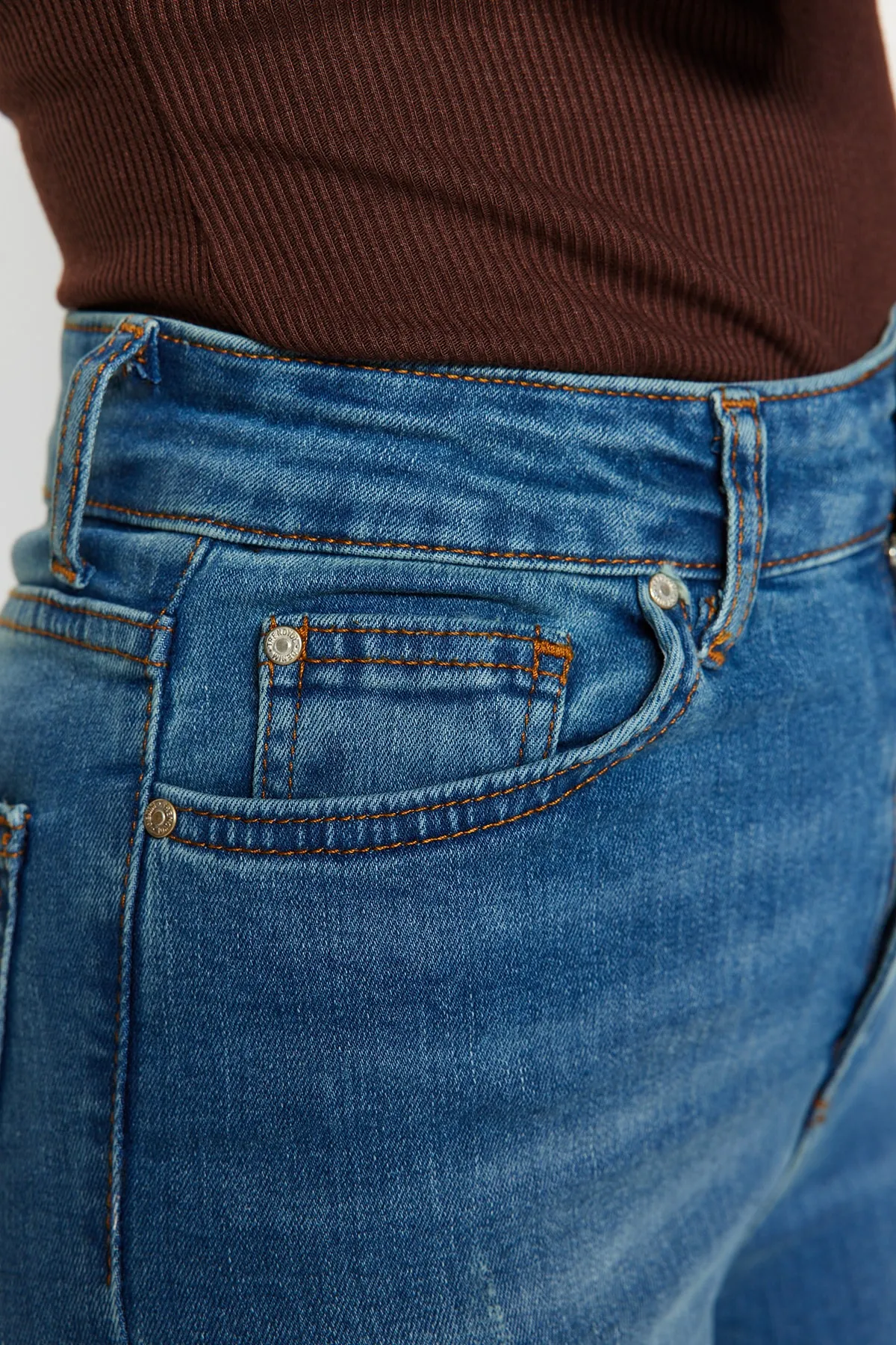 Trendyol Collection  Blaue Skinny Jeans mit hoher Taille TWOAW21JE0517