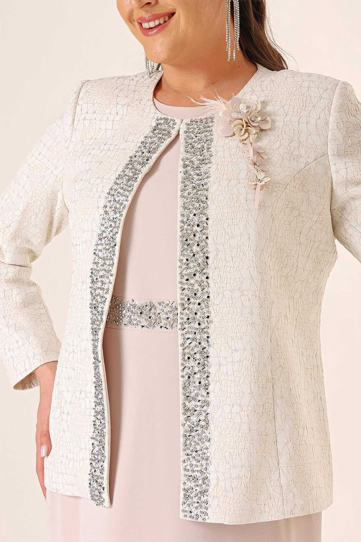 By Saygı  Ärmelloses langes Crêpe-Kleid mit Perlenbesatz in der Taille, Jacquard-Jacke mit Perlenmuster vorne und Futter in Übergröße, 2-teilig