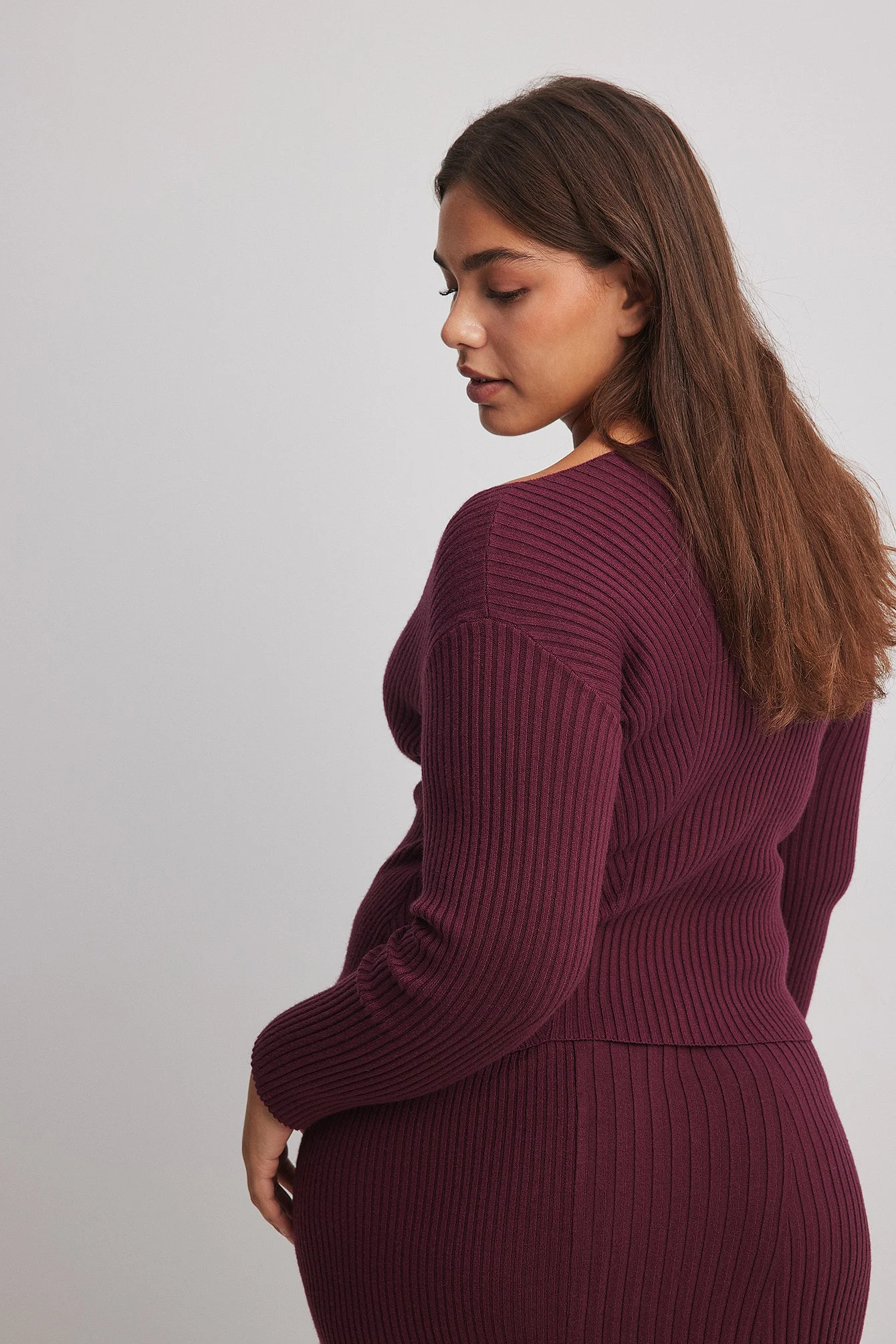 Asymmetrischer Pullover aus Rippstrick