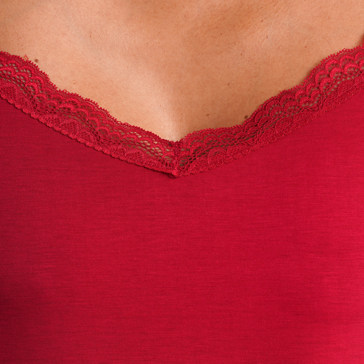 2 Damen Unterhemden mit Spitze