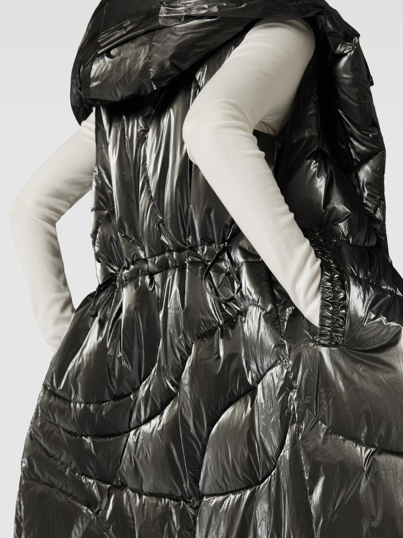 Steppweste mit Label-Details in silber