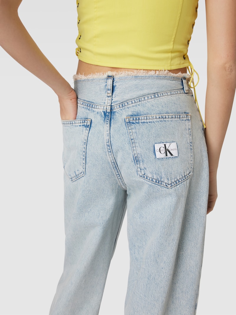 Straight Fit Jeans mit ausgefranstem Bund in hellblau