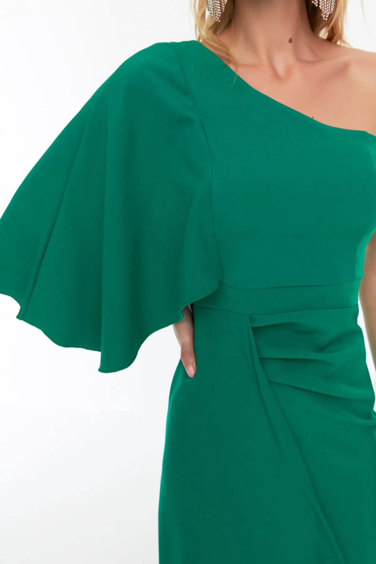 Trendyol Collection  Smaragdgrünes langes Abendkleid mit Faltendetail TPRSS20AE0049