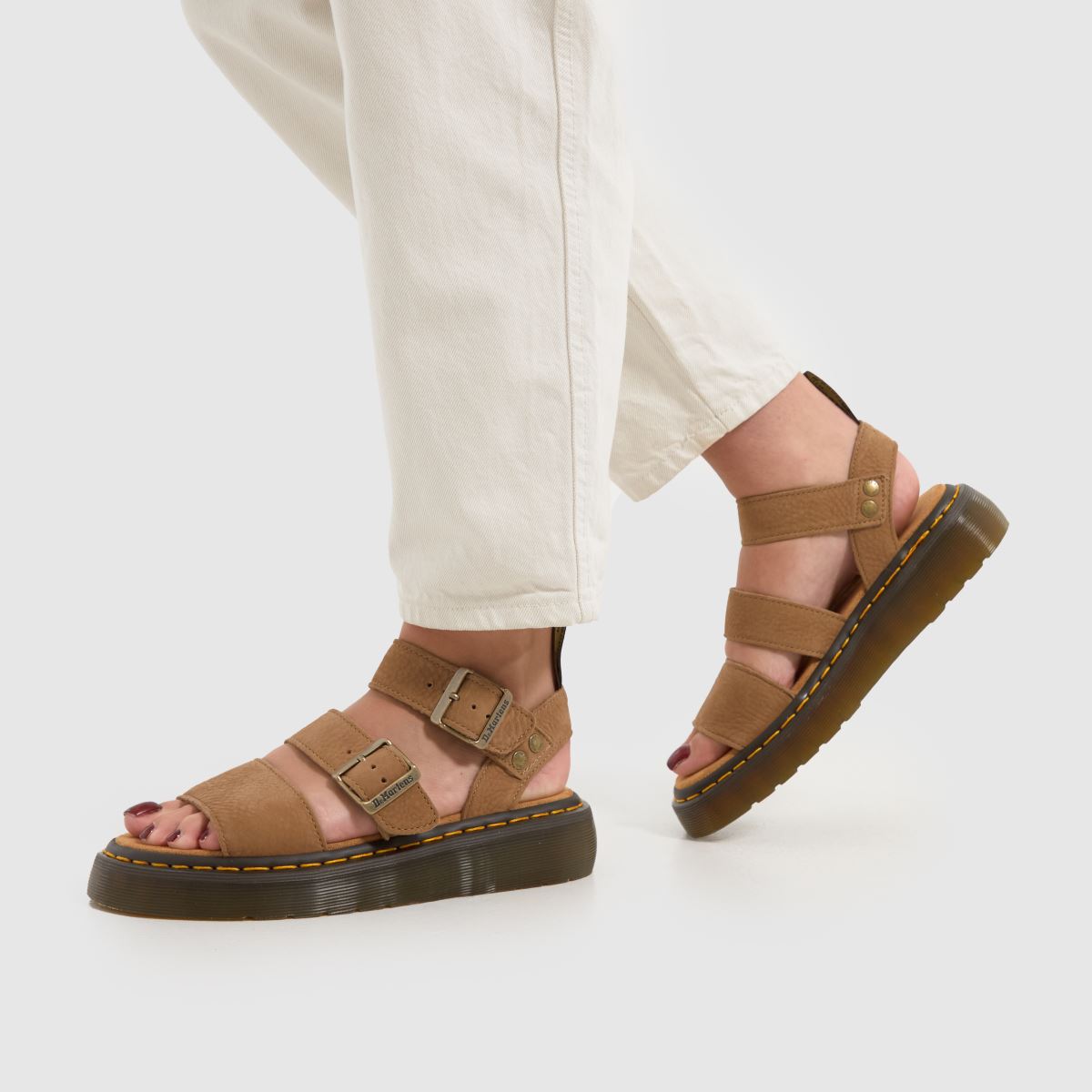 Dr Martens – Gryphon – Bruna sandaler med quad-motiv