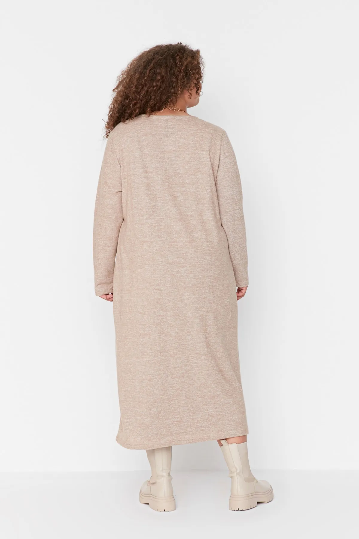 Trendyol Curve  Beigefarbenes, weiches Cardigan-Kleid-Strick-2-teiliges Set TBBAW23AH00004