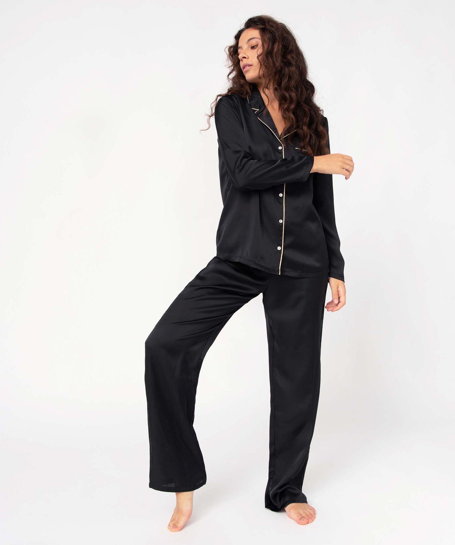Pyjama femme en matière satinée avec liseré scintillant noir | GEMO