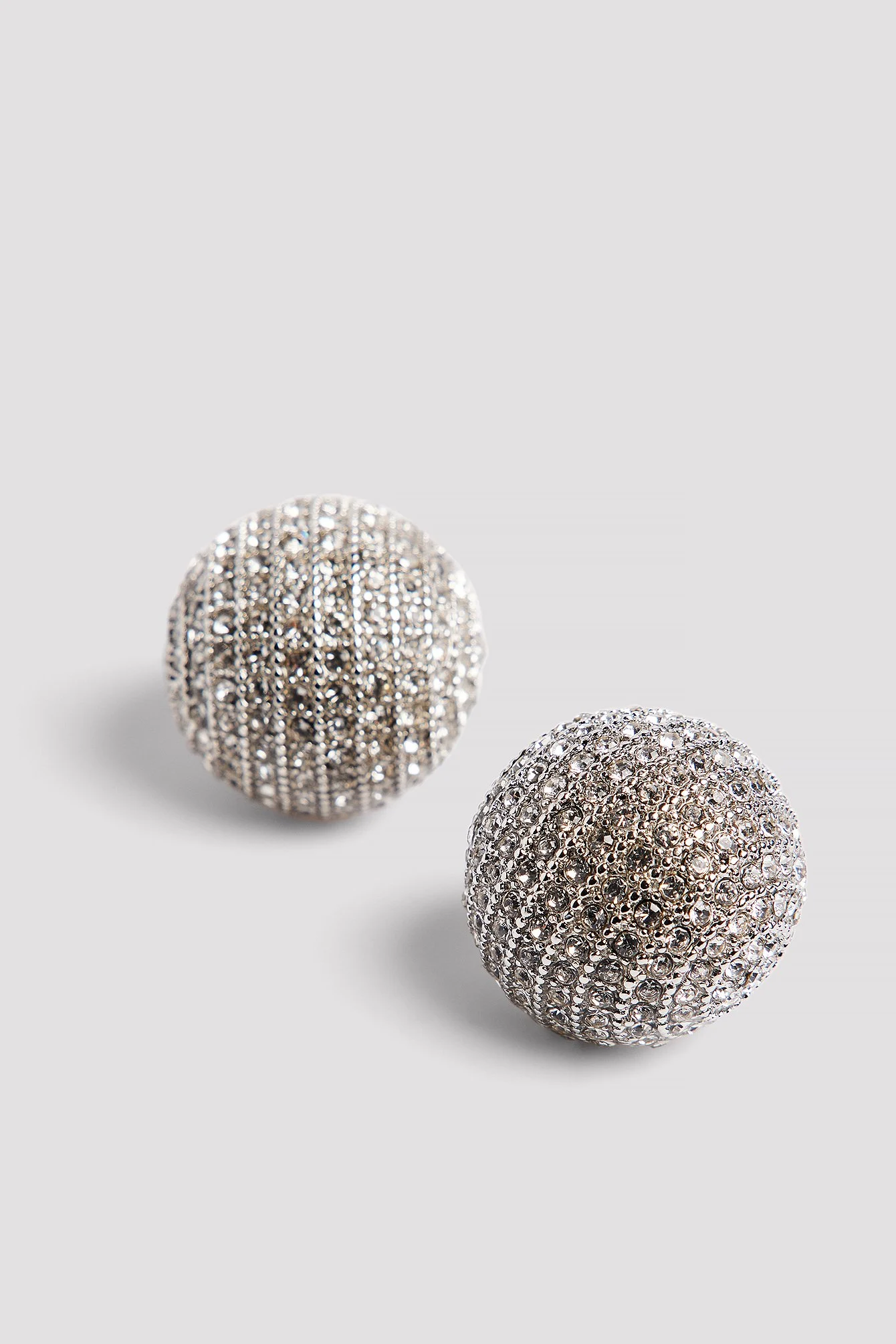 Ohrringe mit Glitzersteinen