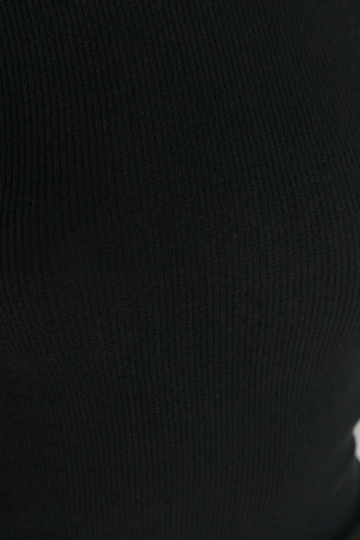 Trendyol Collection  Schwarzes tailliertes Mini-Stehkragen-Bleistiftkleid aus geripptem flexiblem Strick TWOAW21EL2244