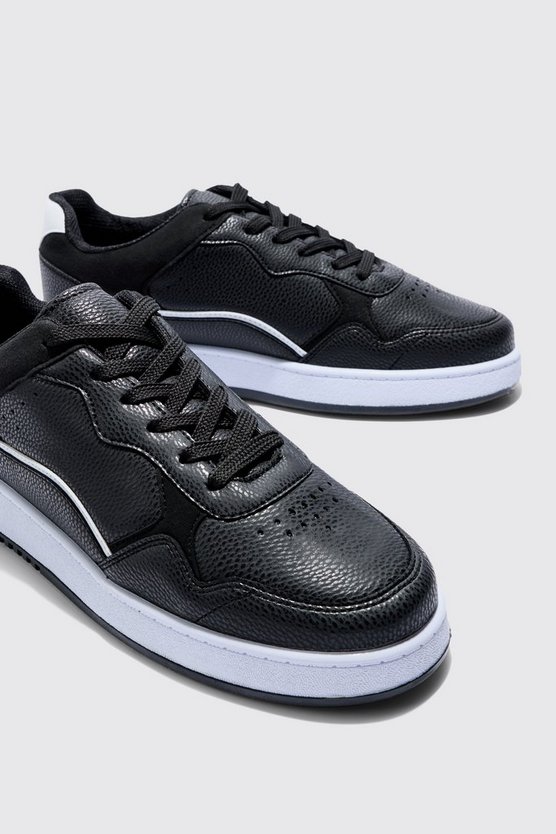 Schwarze Sneaker mit klobiger Sohle