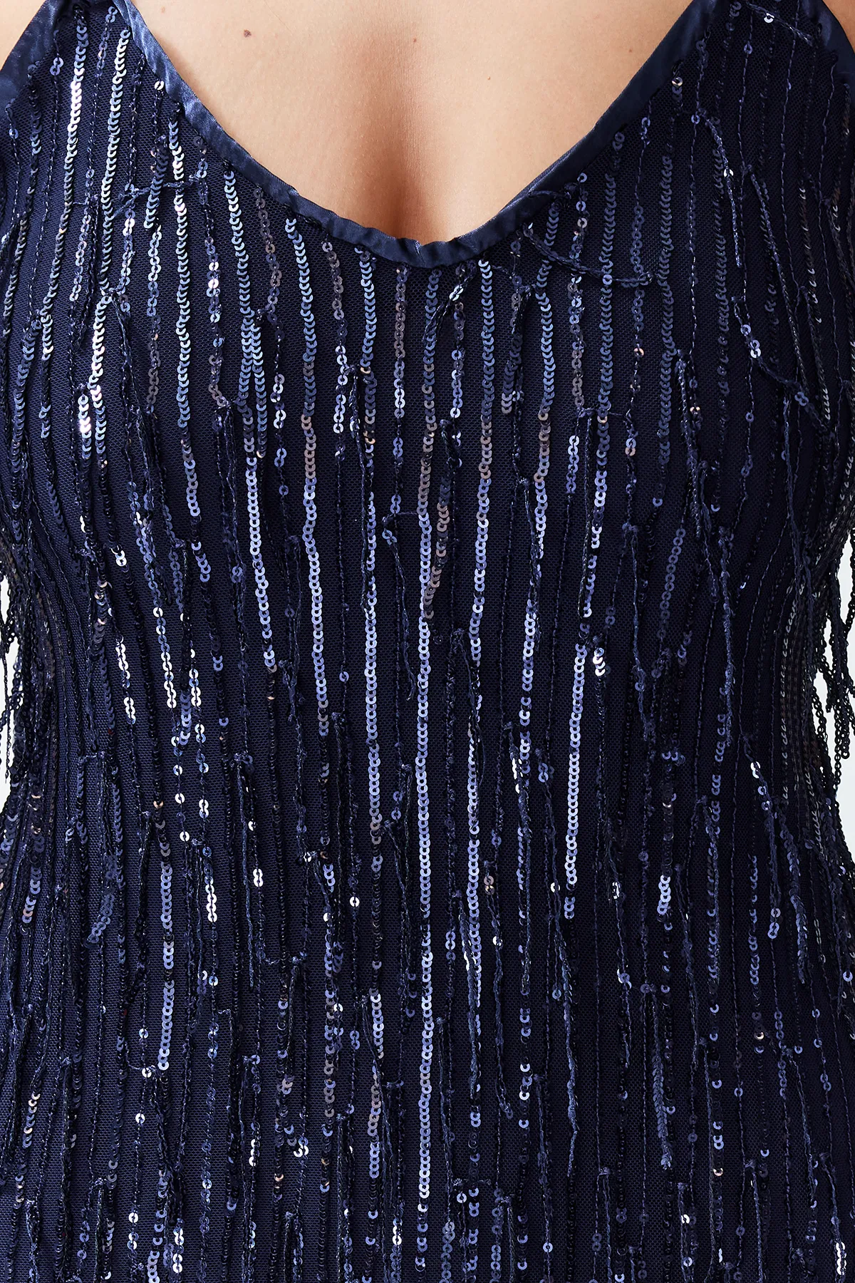 Trendyol Collection  Marineblaues, mit Pailletten besetztes, elegantes Abendkleid TPRSS24EL00053