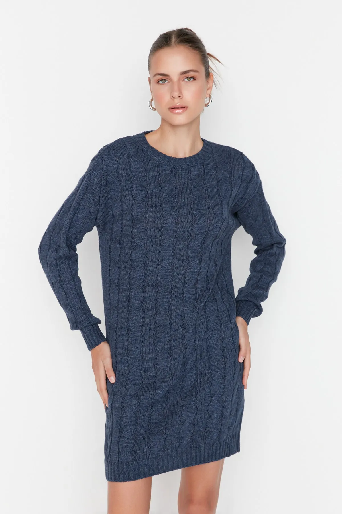 Trendyol Collection  Marineblaues gestricktes, detailliertes Strickkleid TWOAW23KZ01298