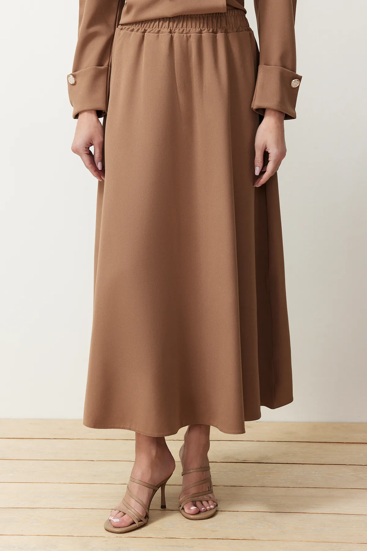 Trendyol Modest  Set aus Jacke, Rock, Oberteil und Unterteil aus gewebtem Nerzstoff TCTSS24US00063