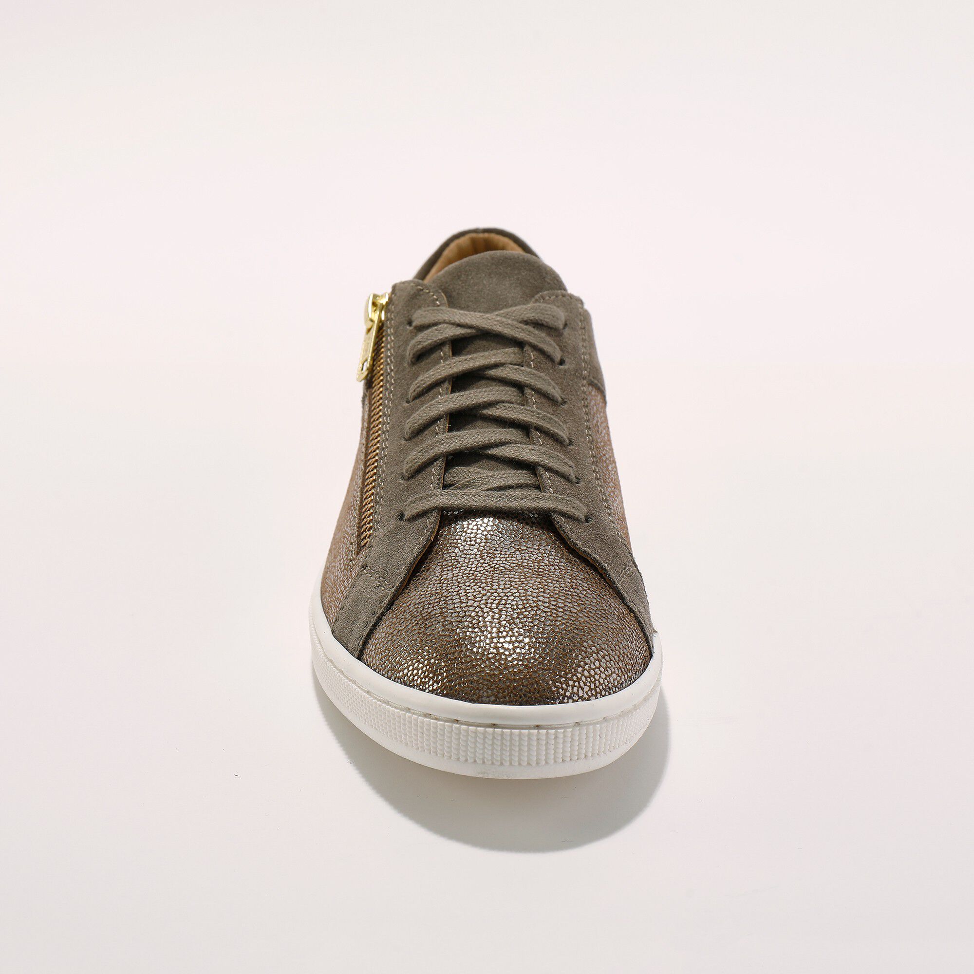 Basket zippée en cuir souple effet irisé