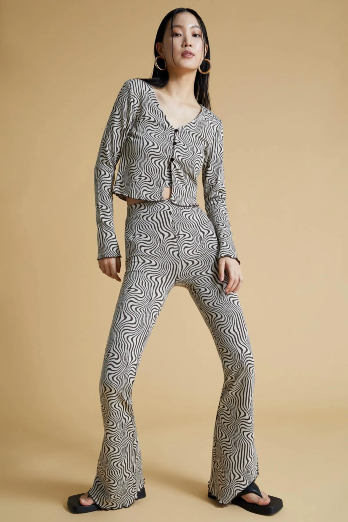 DeFacto  Gemusterte Slim-Fit-Hose mit weitem Bein