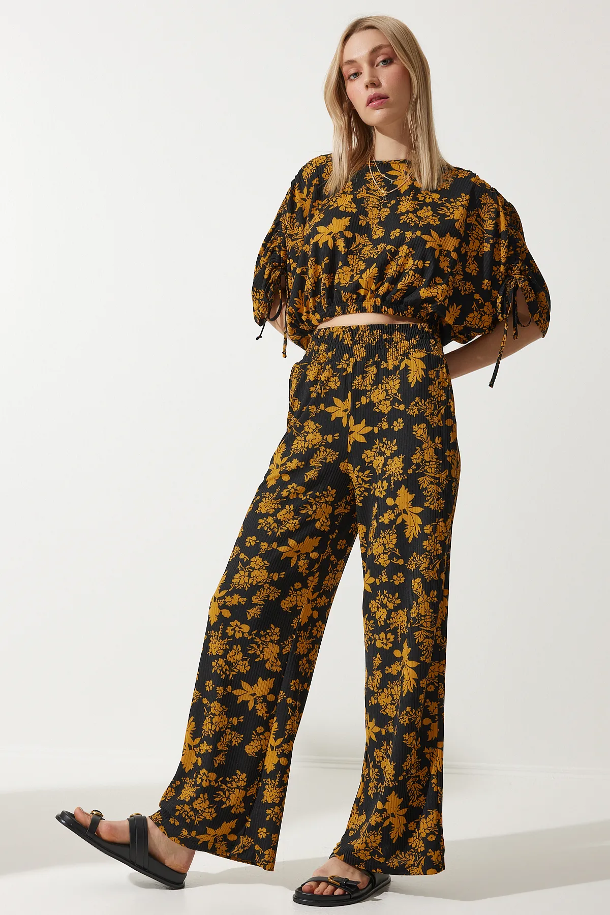 Happiness İstanbul  Schwarzes Senfmuster-Bluse-Palazzo-Strickset für Damen MC00264