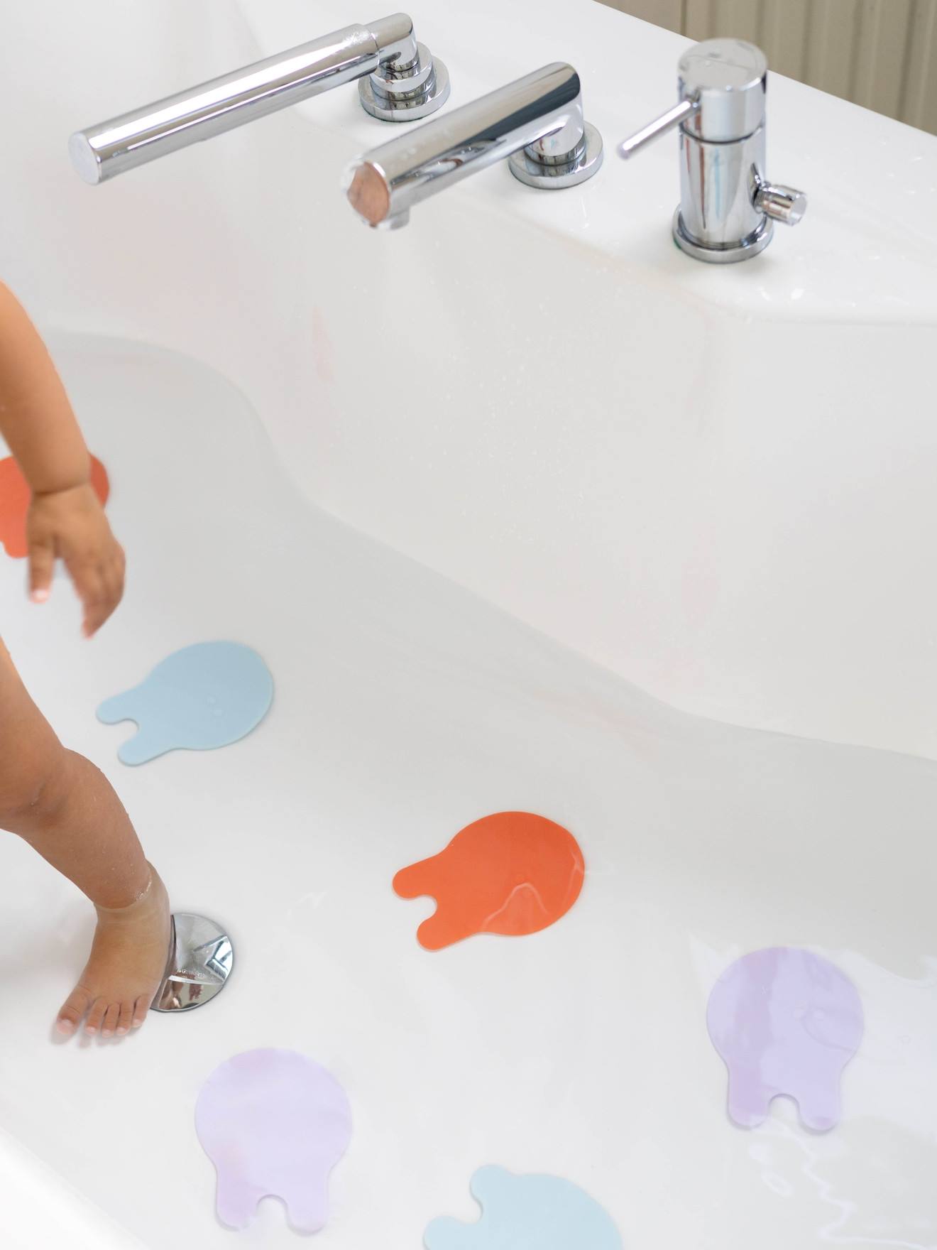 Quut Baby Badewannen-Saugmatten in Quallenform Grippi QUUT - violett