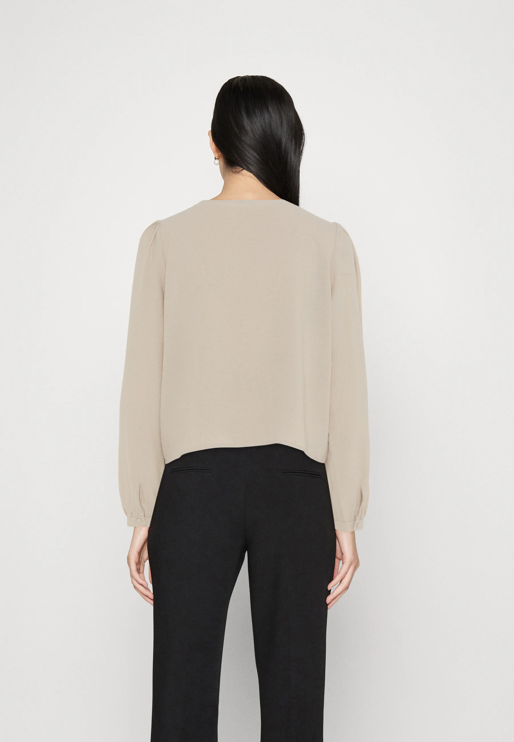 SOLO ONLMETTE NUDO- Blusa
