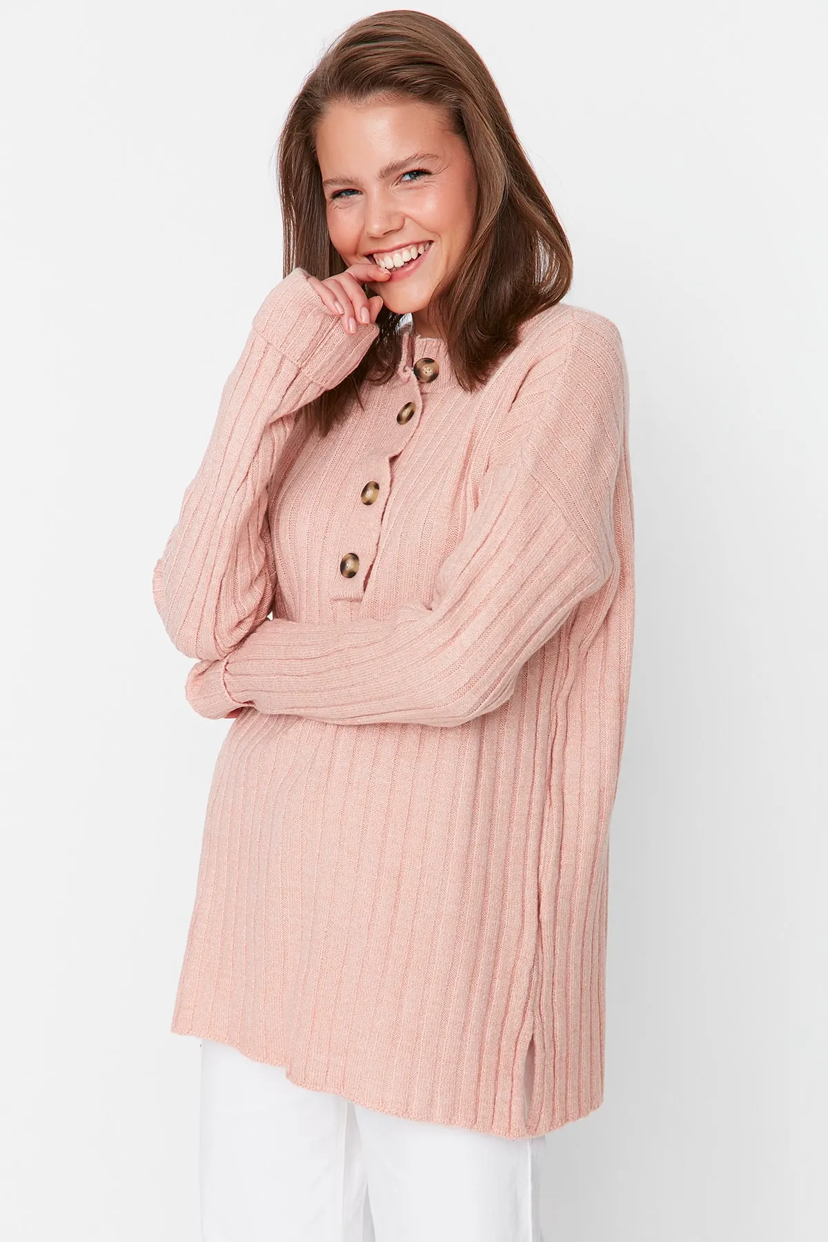 Trendyol Modest  Gerippter Strickpullover mit Knopfleiste und Puderkragen TCTAW23AK00035