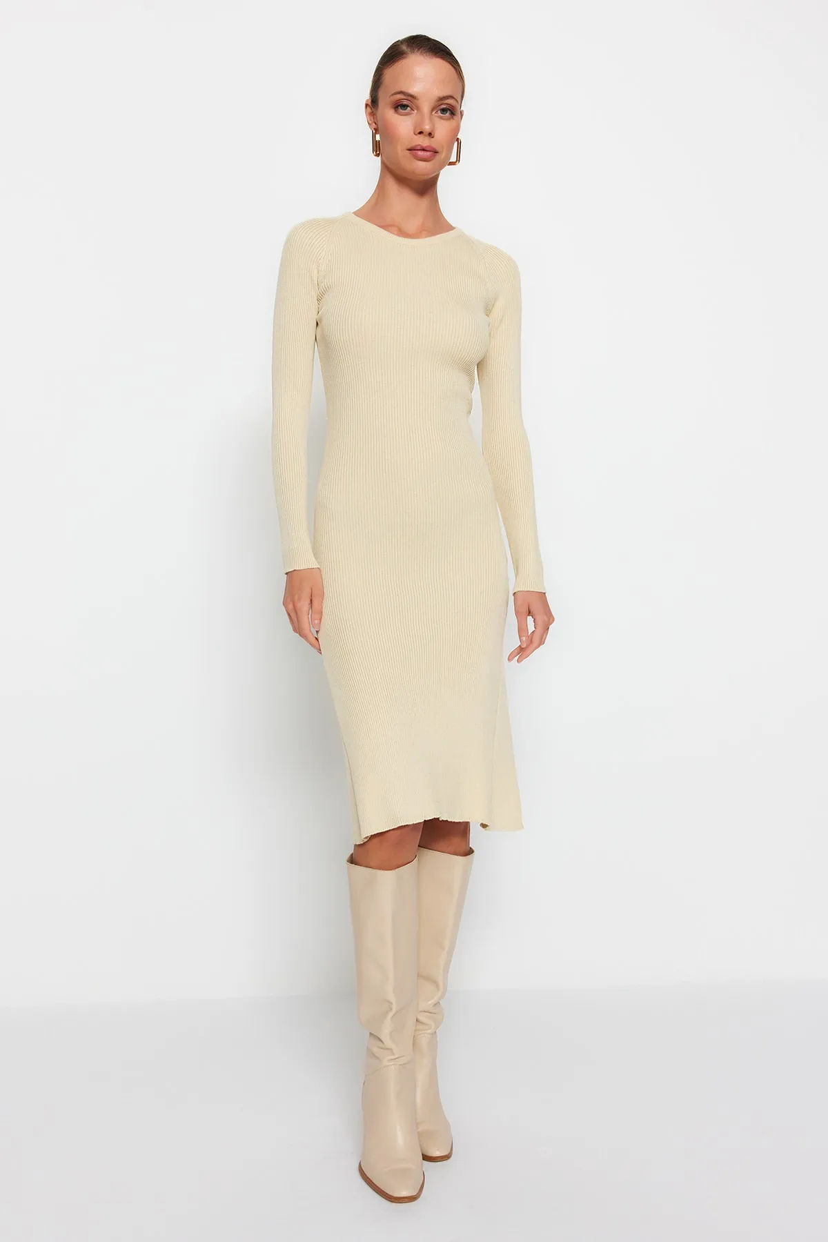 Trendyol Collection  Steinfarbenes Midi-Strickkleid mit Rundhalsausschnitt TWOAW23EL00023