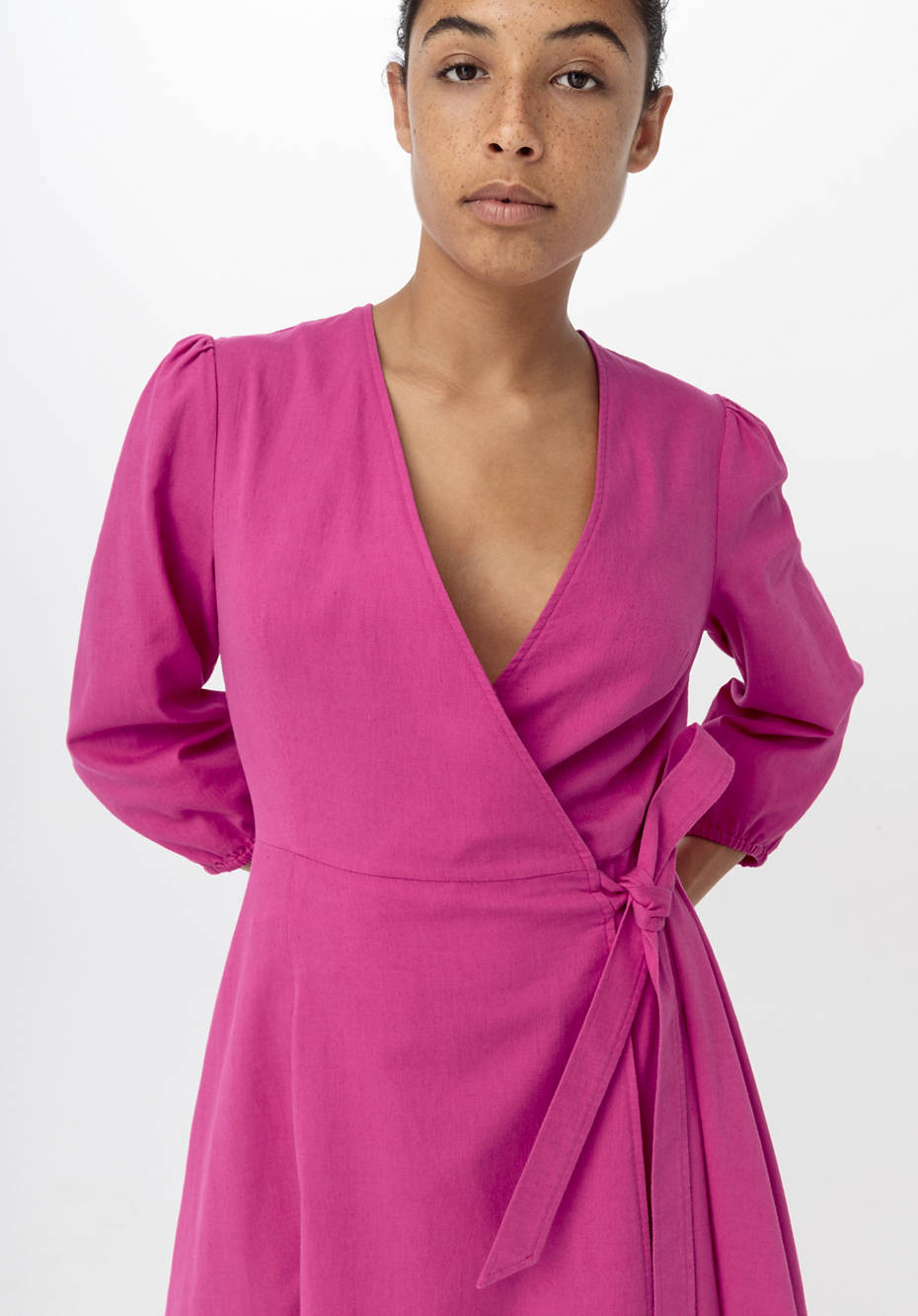 Midi-Wickelkleid aus Bio-Baumwolle mit Leinen