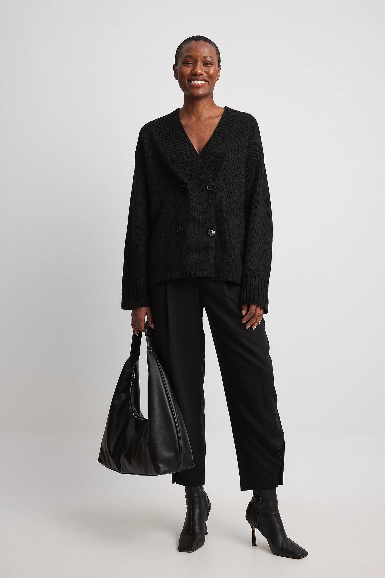 Schwere Oversize-Strickjacke