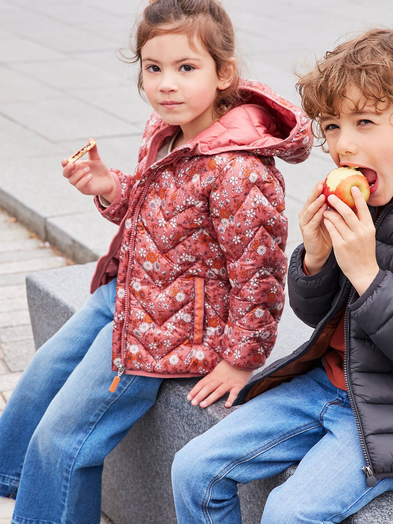 Doudoune légère à capuche fille motifs imprimés moutarde imprimé