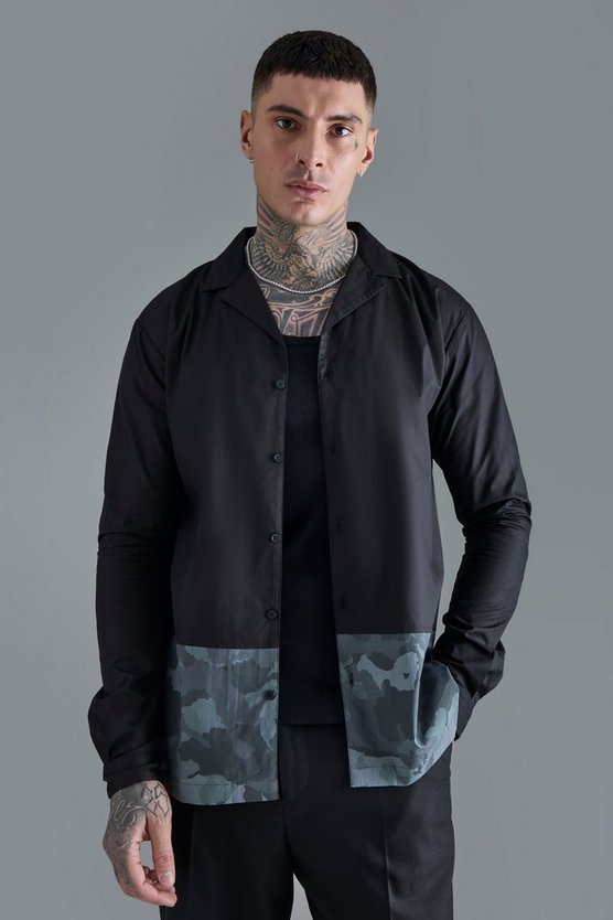 Tall langärmliges Hemd mit Camouflage-Print