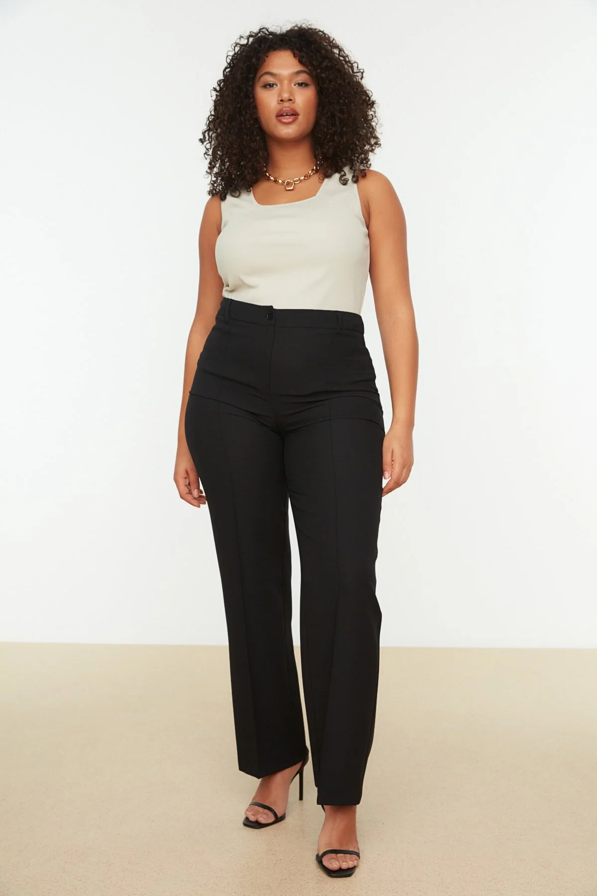 Trendyol Curve  Schwarze Hose mit hoher Taille und gerippten Nähten im spanischen Webstil TBBSS22PL0301