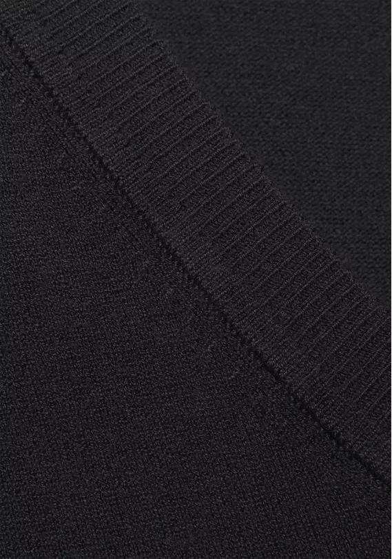 V-Ausschnitt-Pullover
