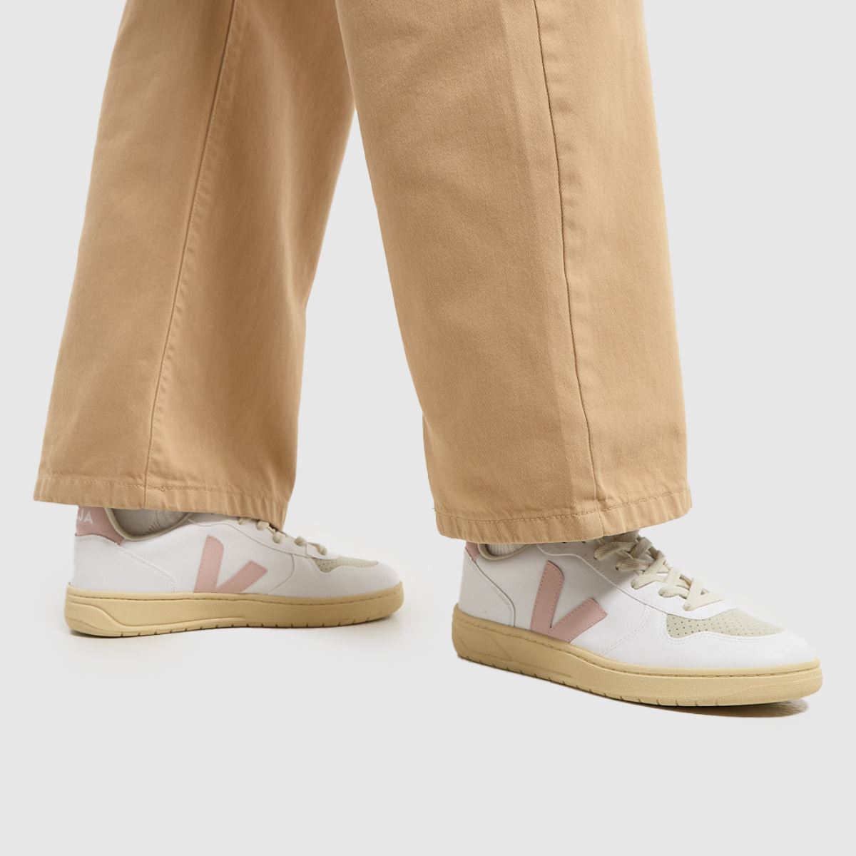 VEJA v-10 träningsskor i vitt och rosa