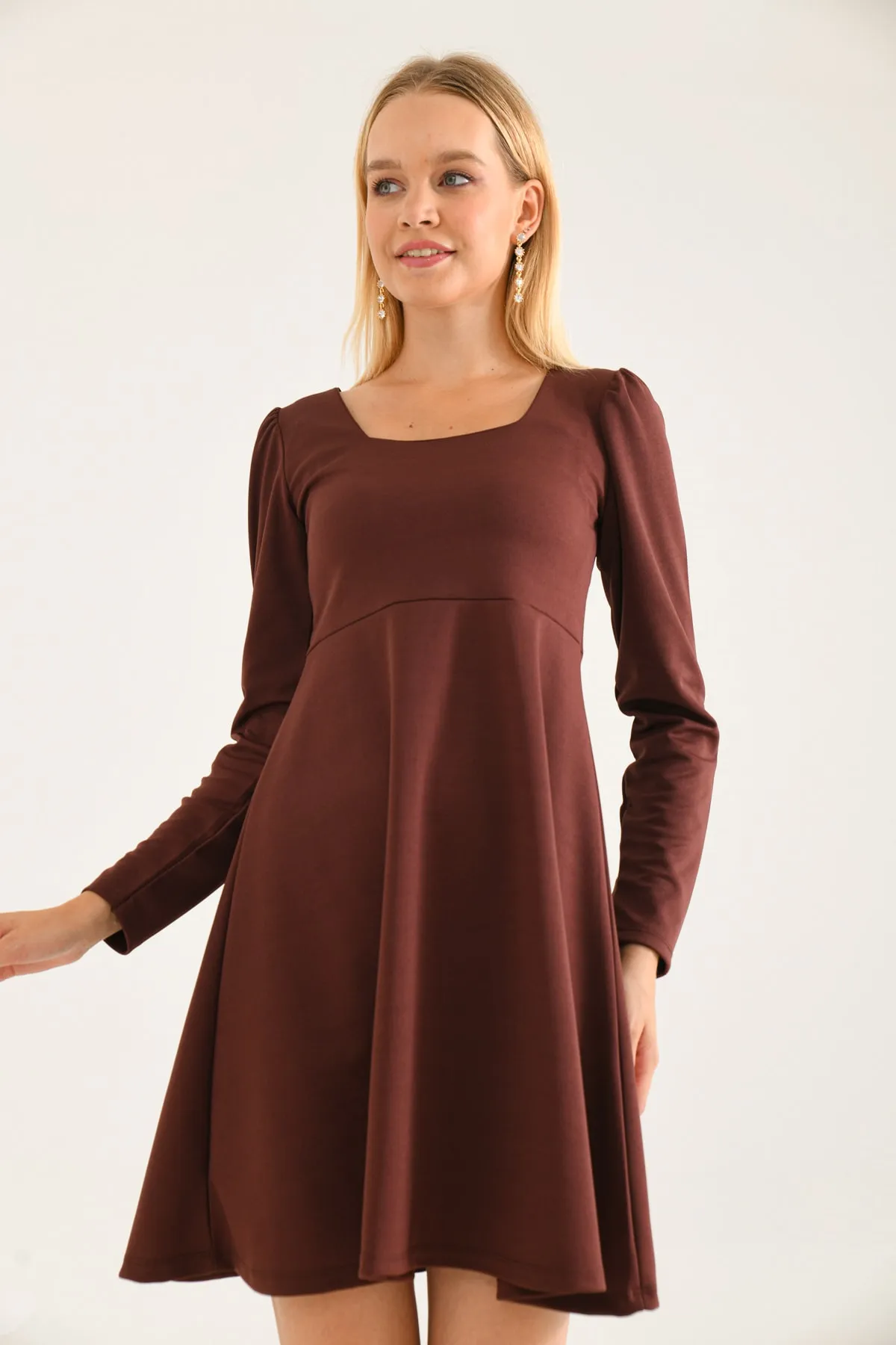 VOLT CLOTHİNG  Damen-Minikleid mit quadratischem Ausschnitt und langen Ärmeln
