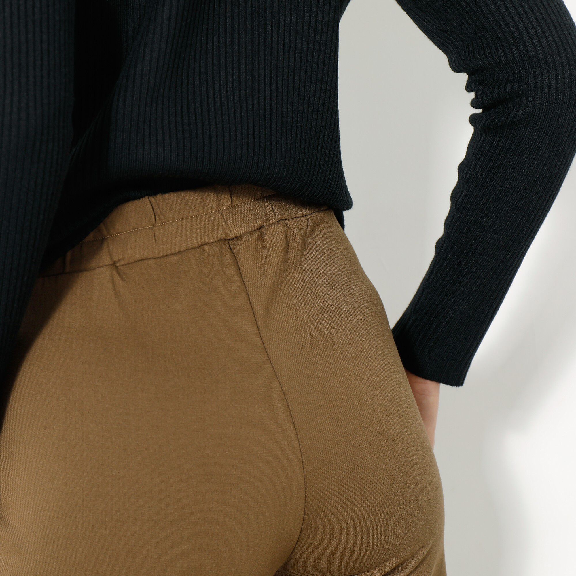Pantalon droit large, maille milano