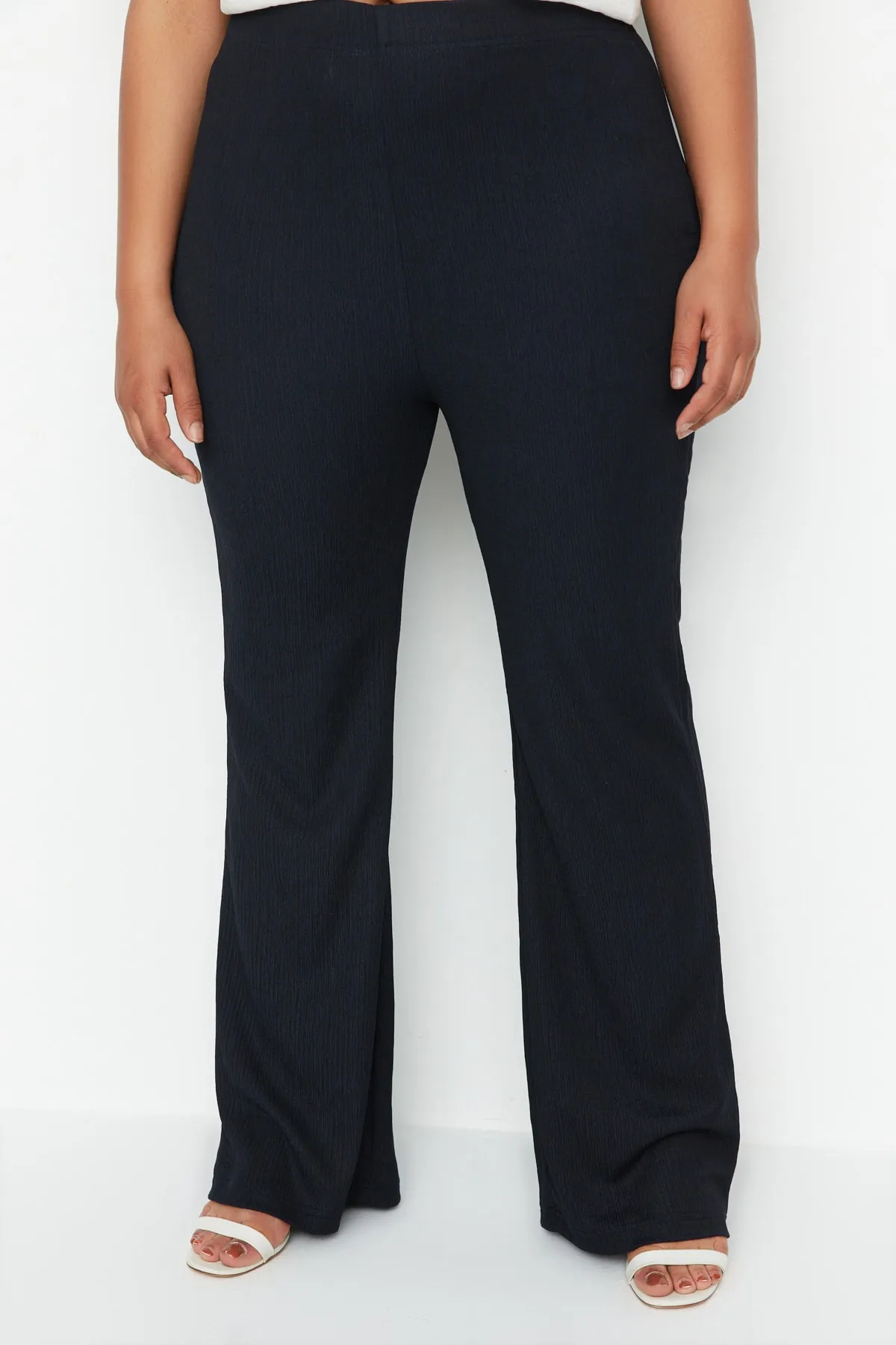 Trendyol Curve  Marineblaue Strickhose mit hohem Bund und spanischen Beinen TBSSS22PL0416