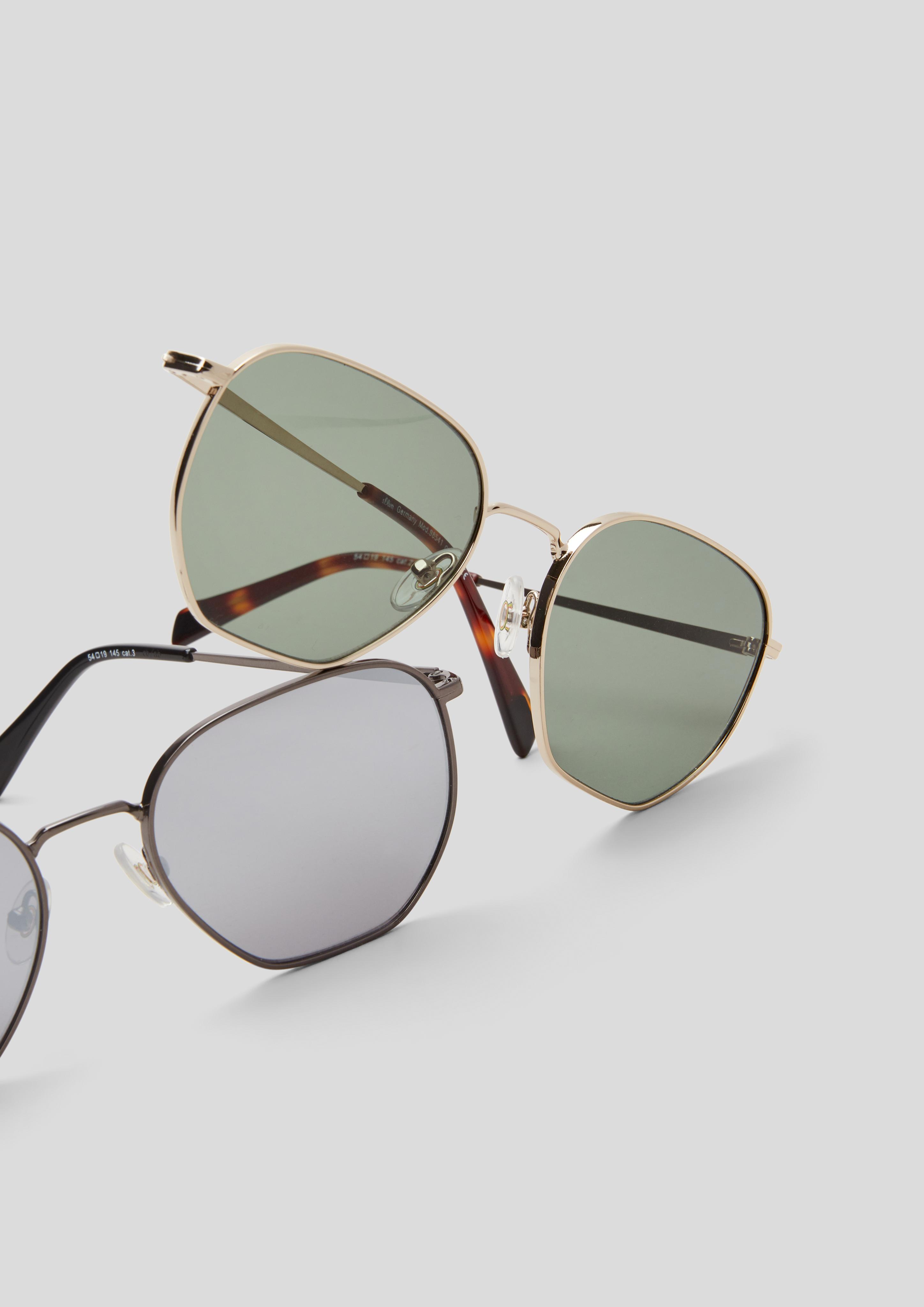 Sonnenbrille in modischer Form  143.120.141.98541-100