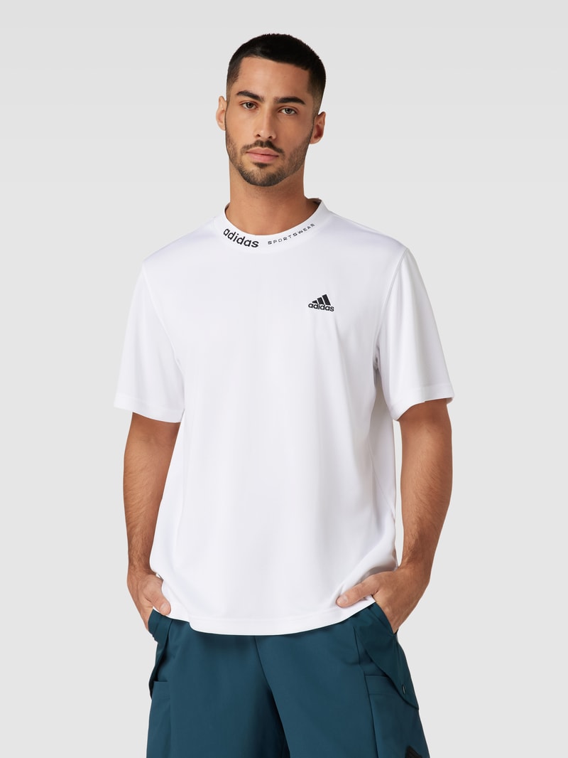 T-Shirt mit Label-Stitching in weiß