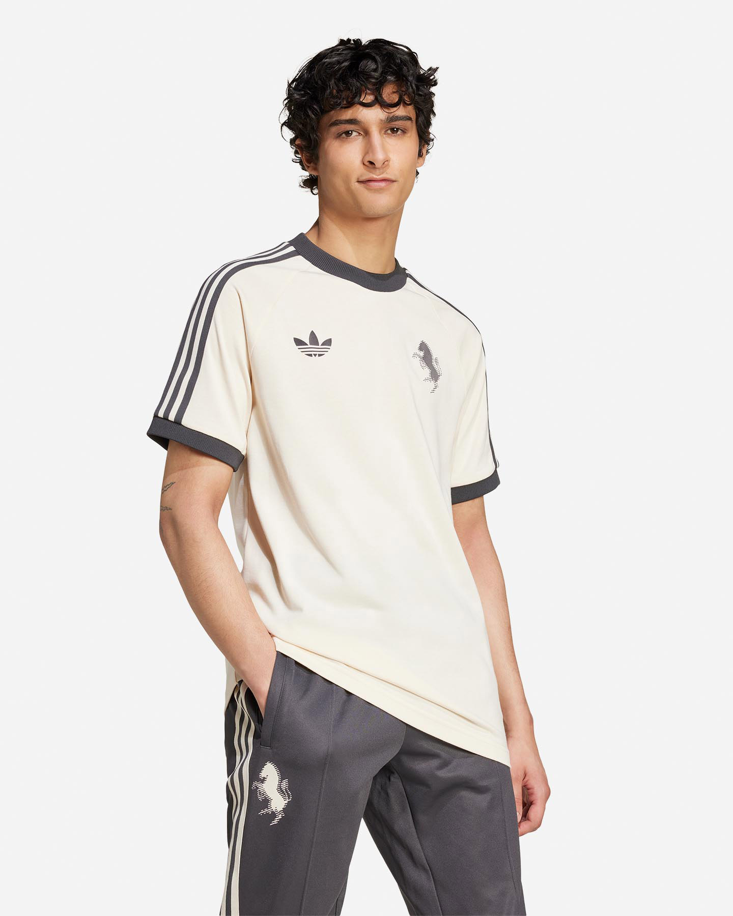 Oficiálne futbalové oblečenie Adidas Juventus 24-25 Og 3-stripes M IY0052