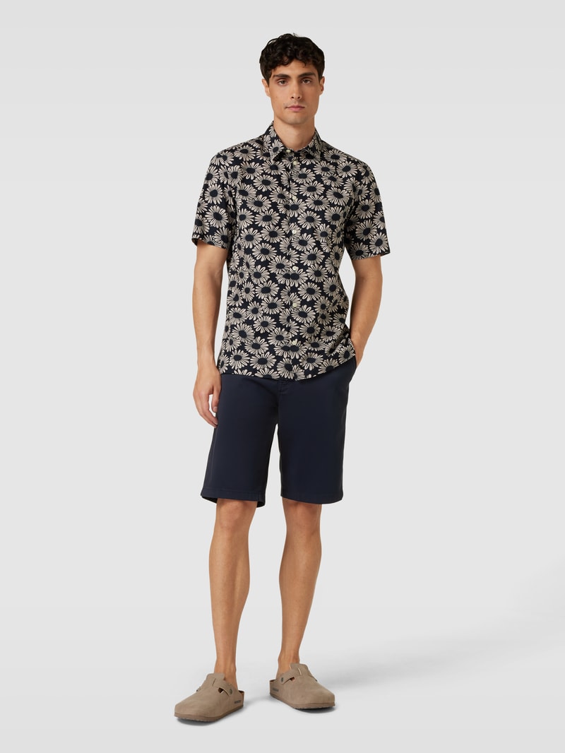 Bermudas mit französischen Eingrifftaschen Modell 'Halvar' in marineblau