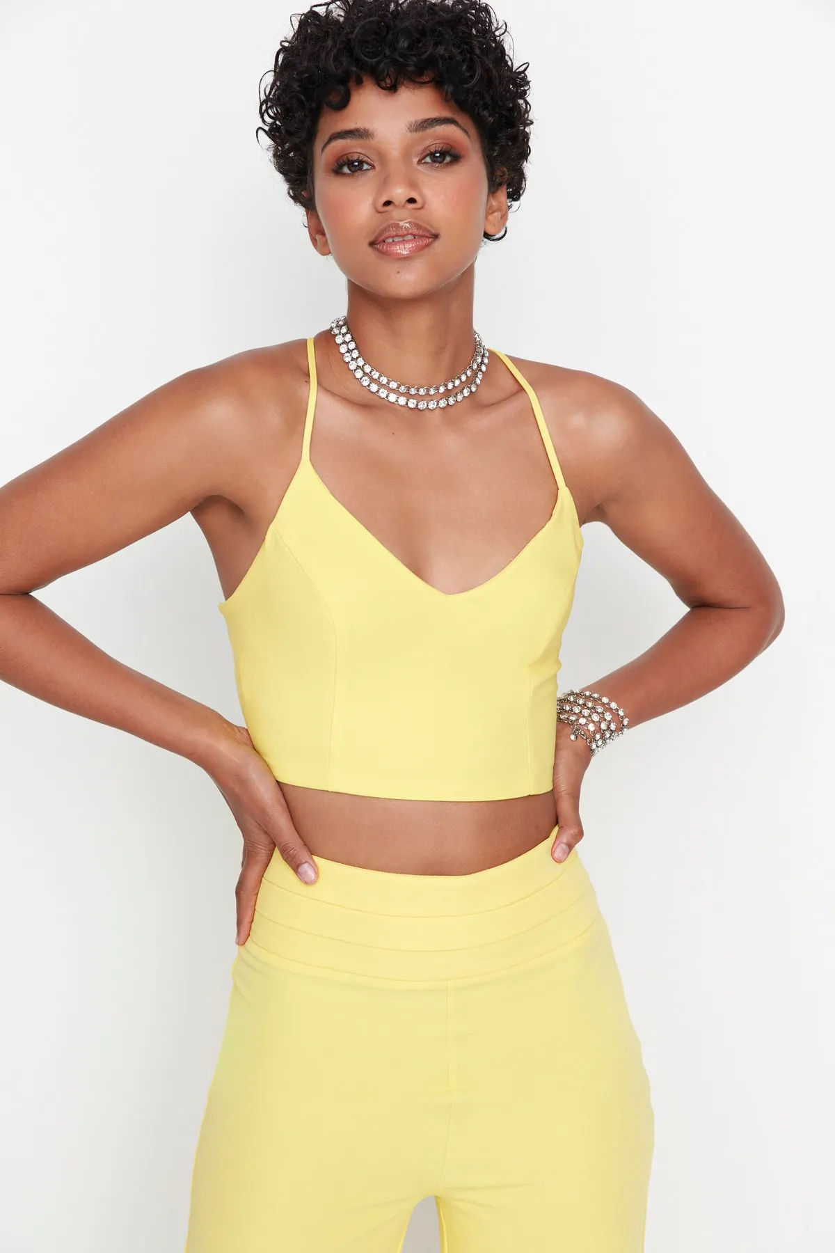 Trendyol Collection  Bustier mit gelben Trägern TPRSS21BS0009