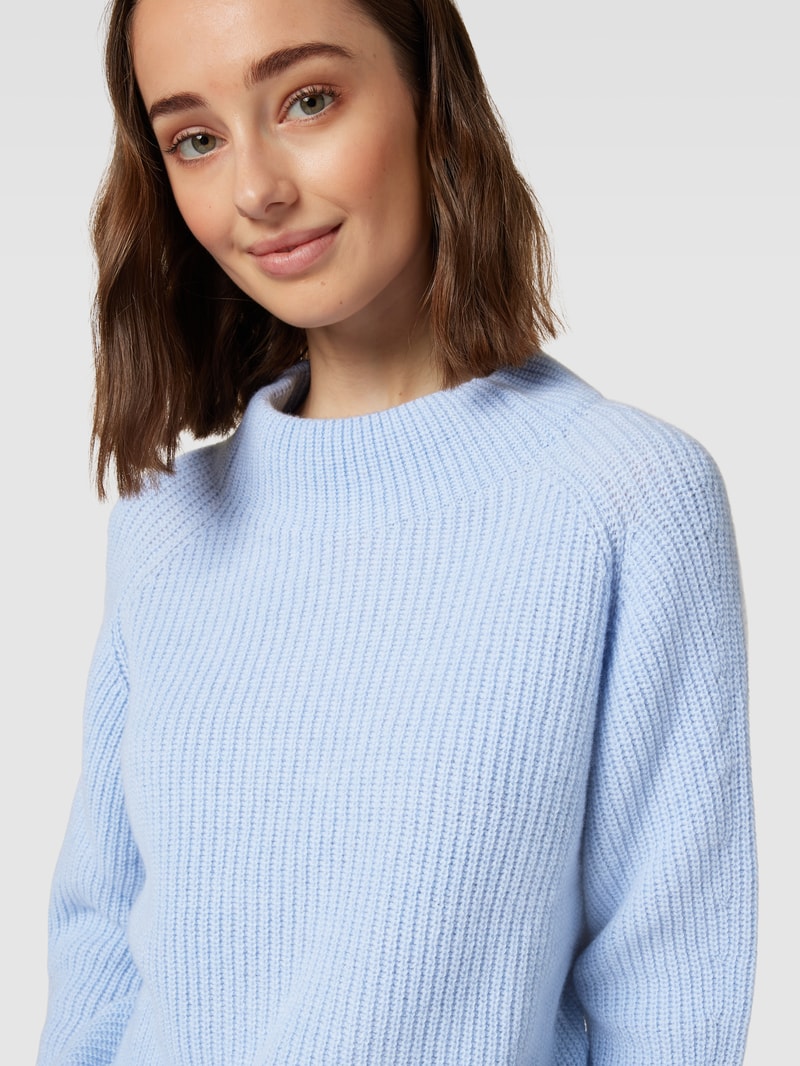 Strickpullover mit Rundhalsausschnitt in hellblau