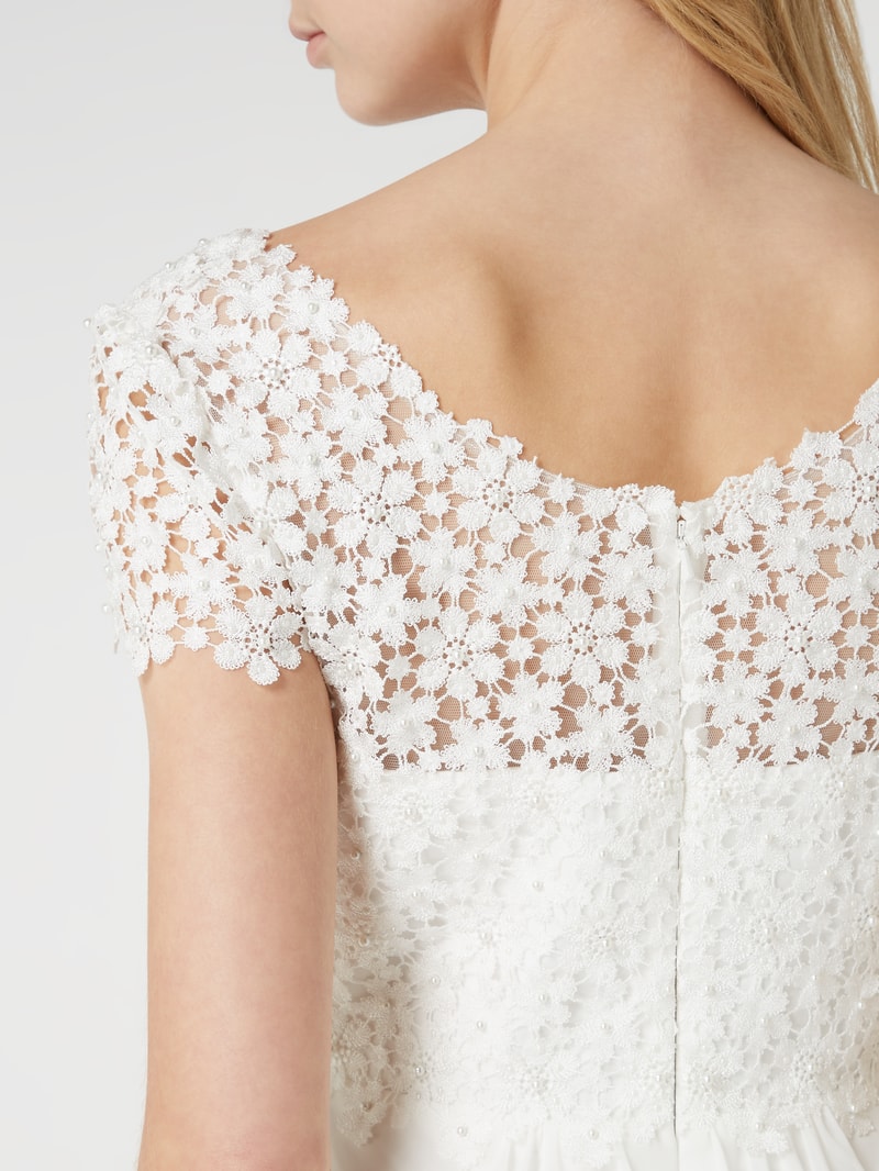 Brautkleid aus Häkelspitze und Chiffon in offwhite