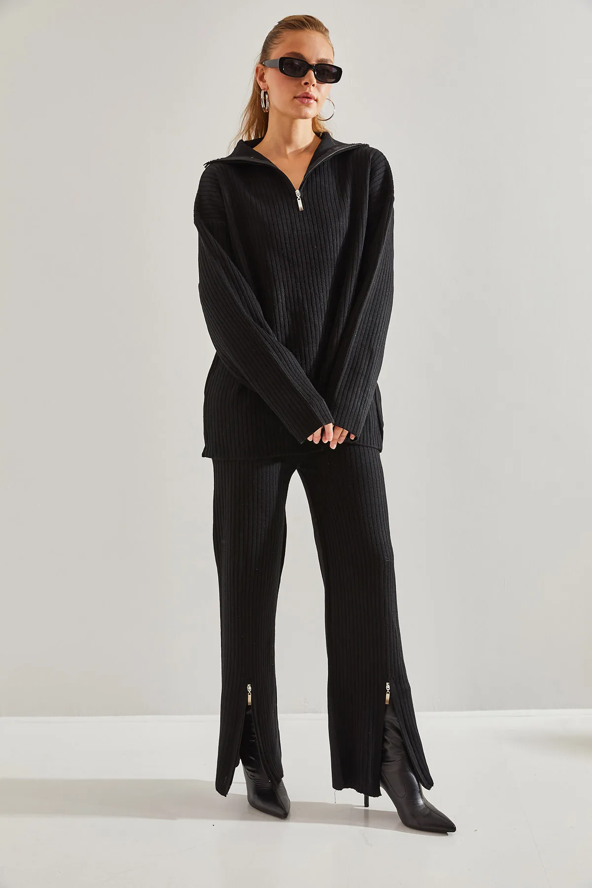 Bianco Lucci  Set aus Strickunterteil und Oberteil für Damen mit Beinen und Kragen mit Reißverschluss