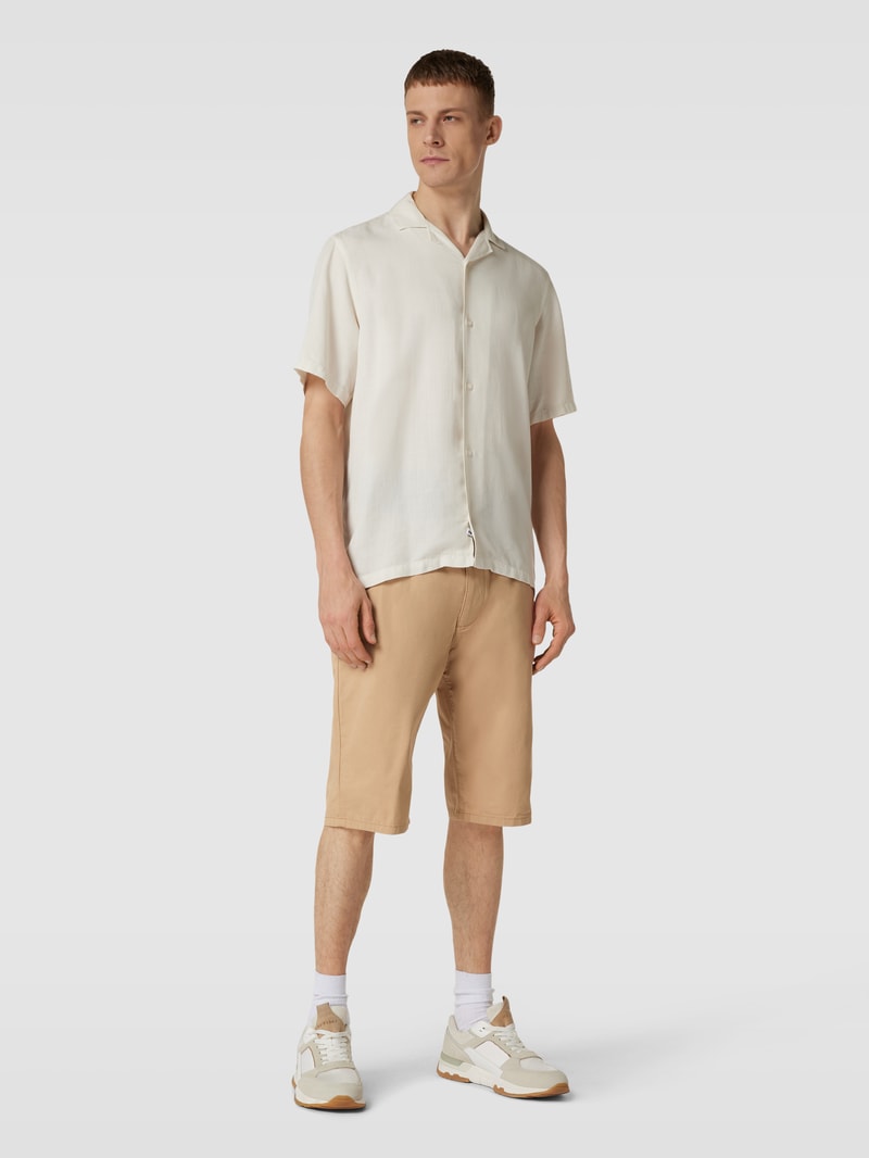 Bermudas mit seitlichen Eingrifftaschen Modell 'SUS' in sand