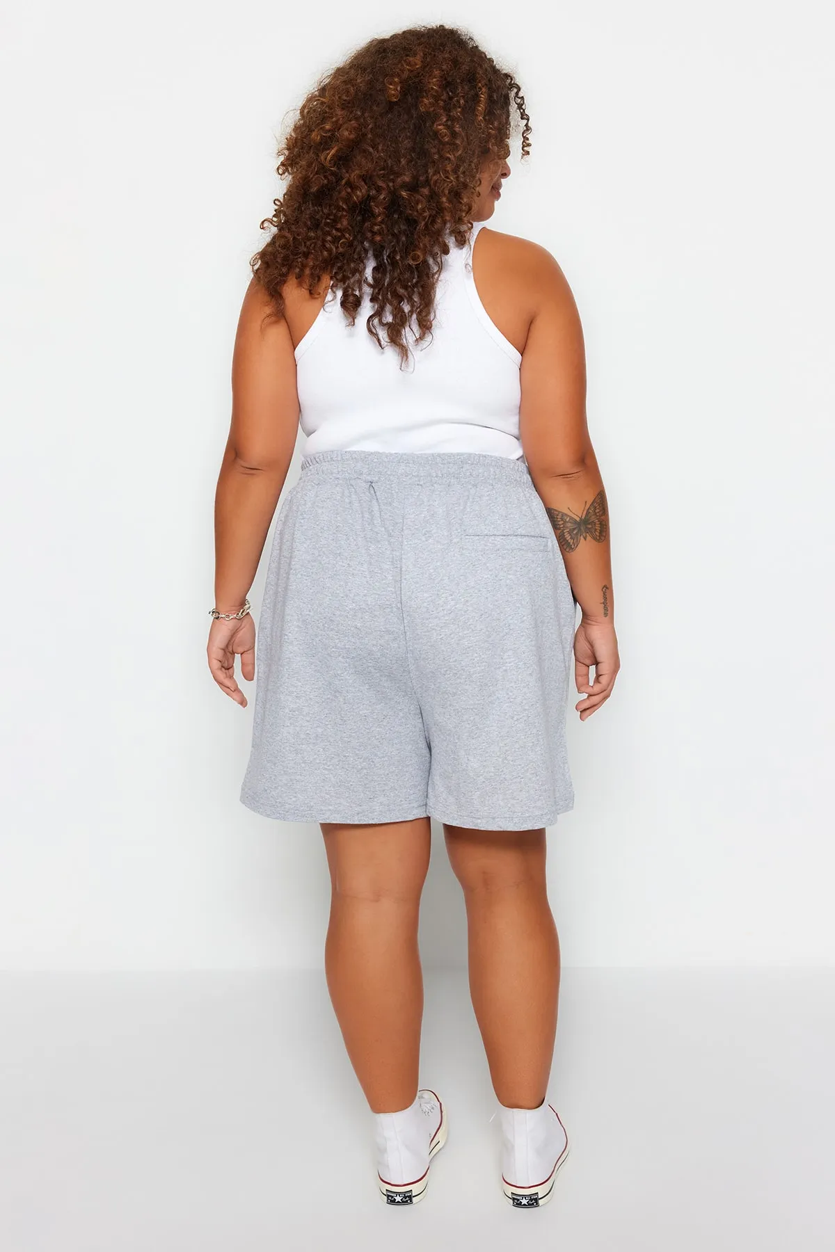 Trendyol Curve  Graue dünne gerippte Strickshorts TBBSS23AP00004