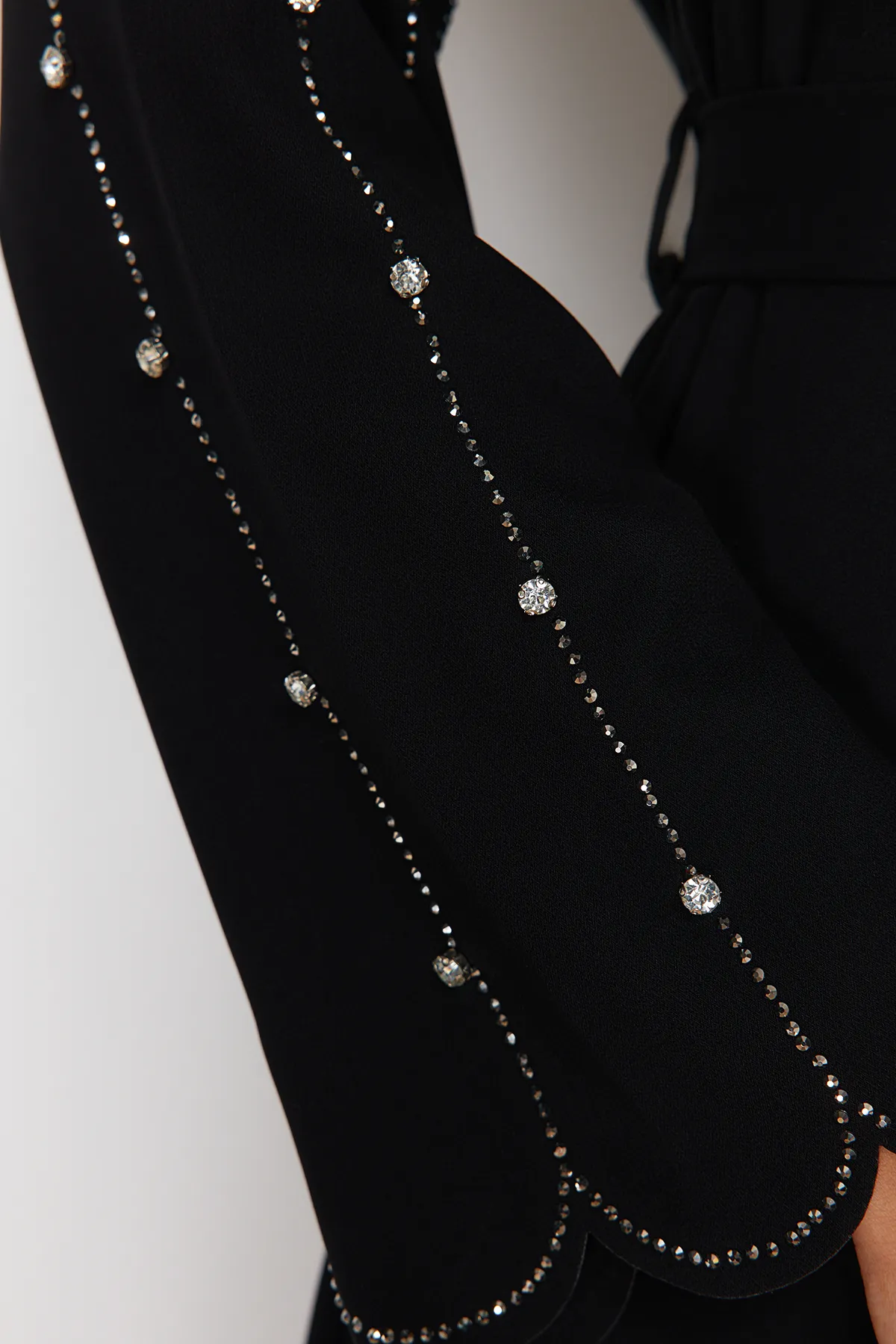 Trendyol Modest  Schwarzes Stein-Accessoire, gewebte Kappe & Ferace & Abaya TCTSS24KF00019
