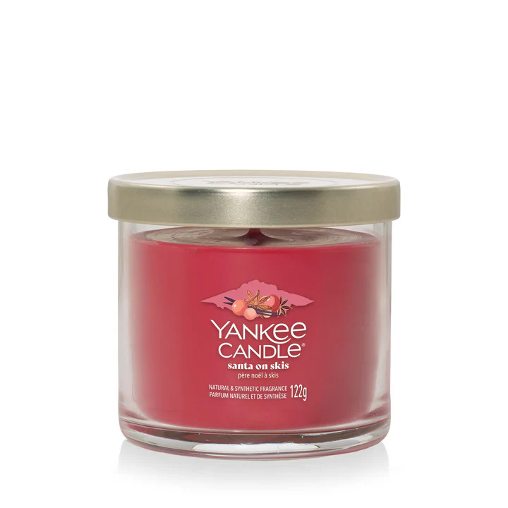 Mirisna svijeća Signature Jar Candles Santa On Skis