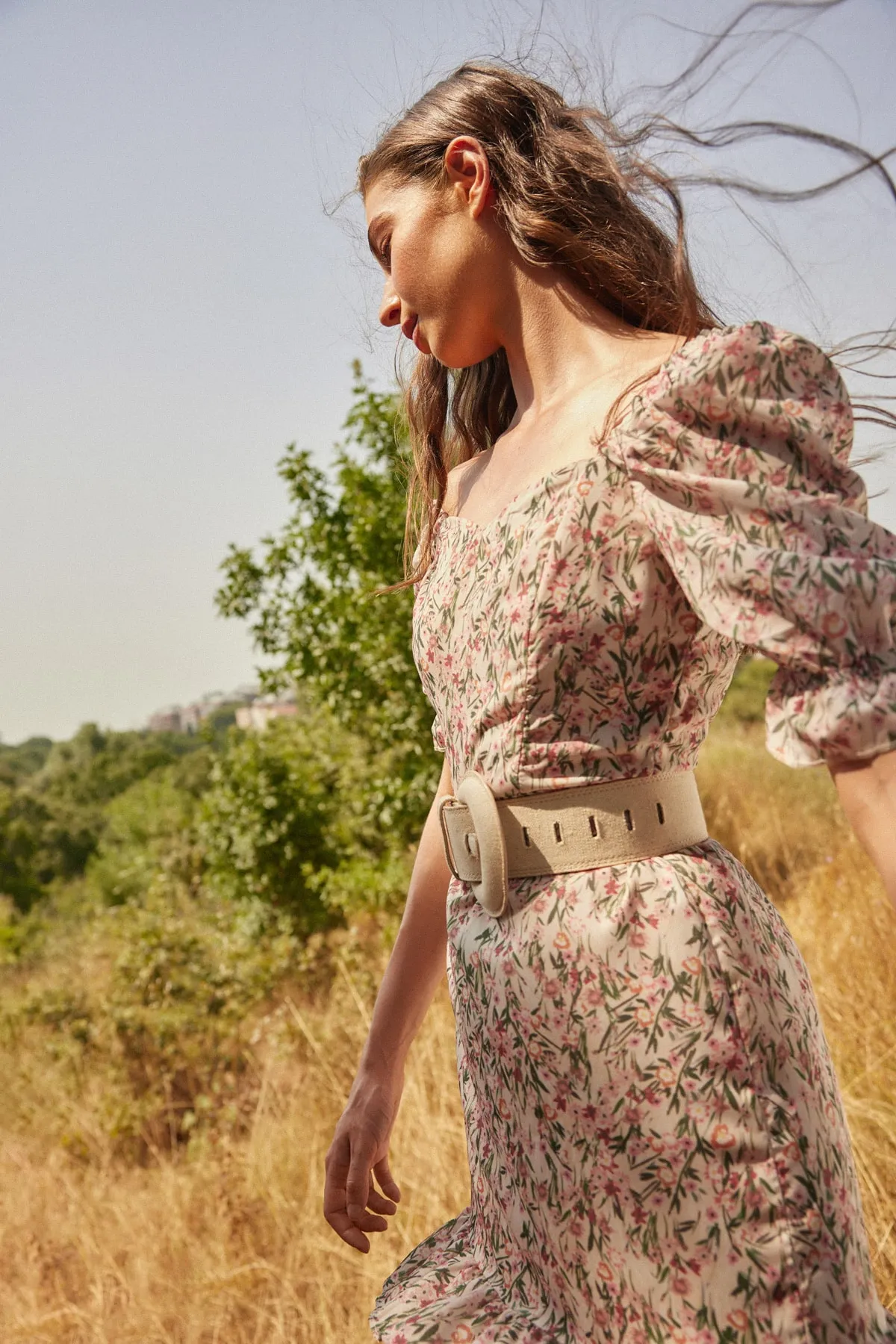 Trendyol Collection  Steinbetontes, gewebtes, gefüttertes, gewebtes Kleid mit Blumenmuster TWOSS21EL0864