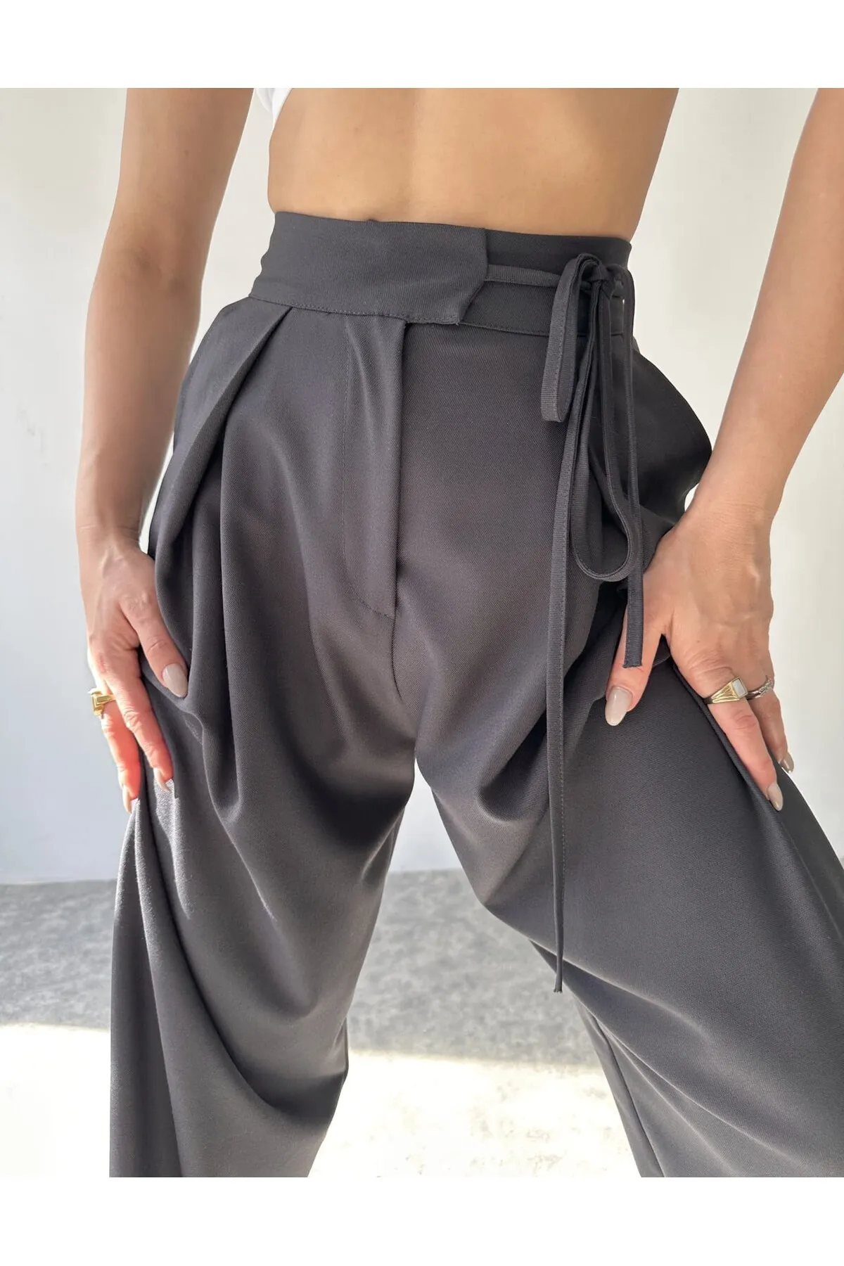 MAİ COLLECTİON  Carmen Palazzo Schwarze Hose