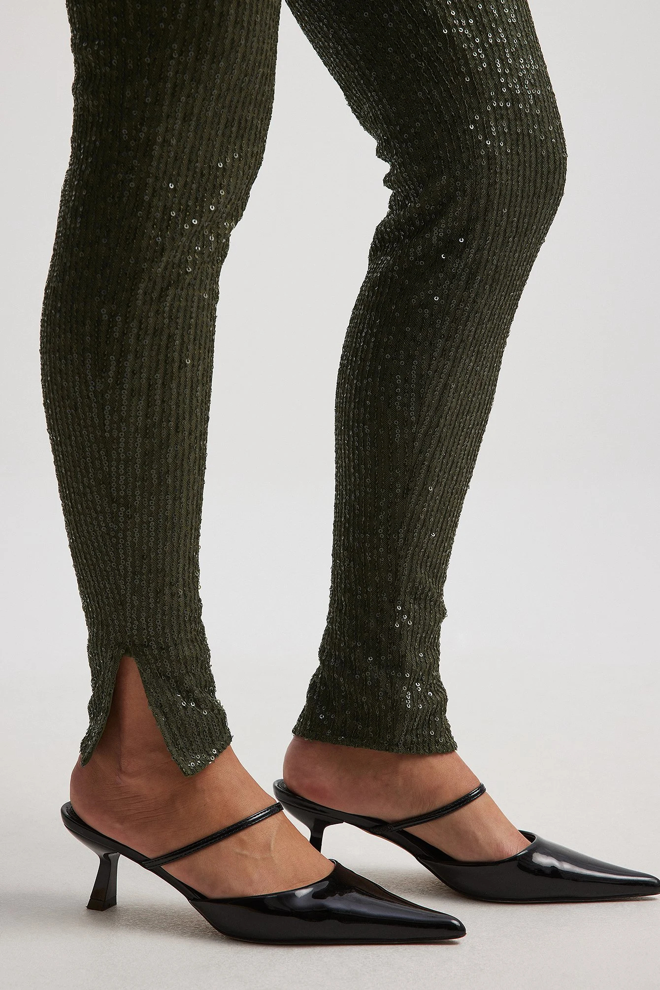 Leggings mit Pailletten und Schlitz